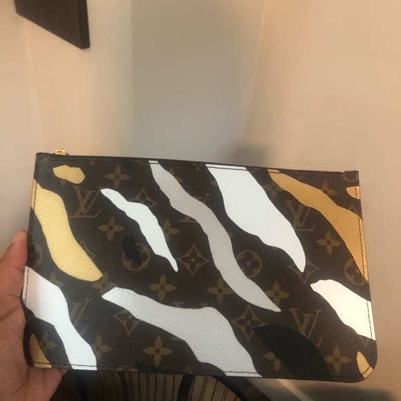 Louis Vuitton - Picture 9 of 16